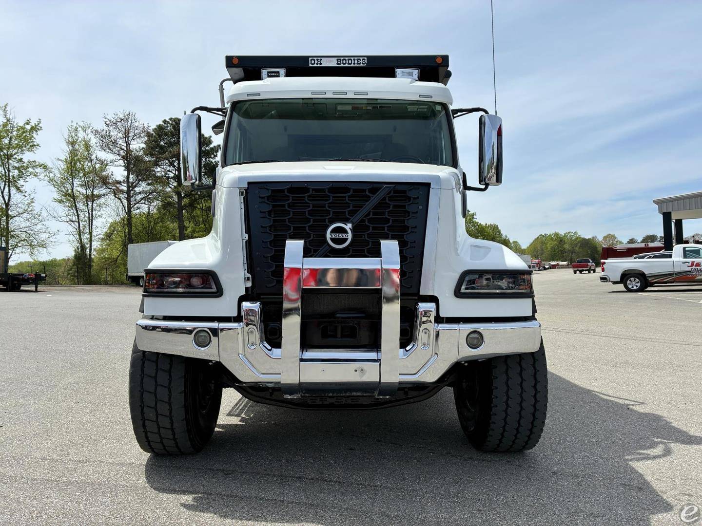 2022 Volvo VHD64F300