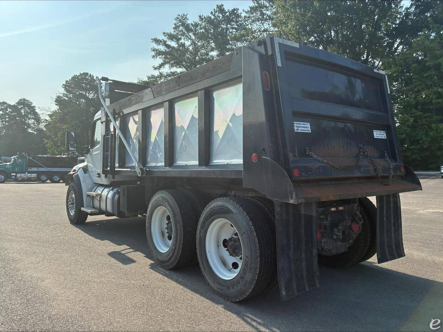 2023 Peterbilt 548
