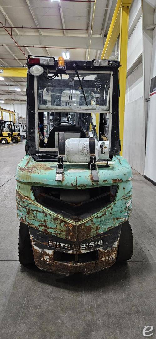 2010 Mitsubishi FG30N