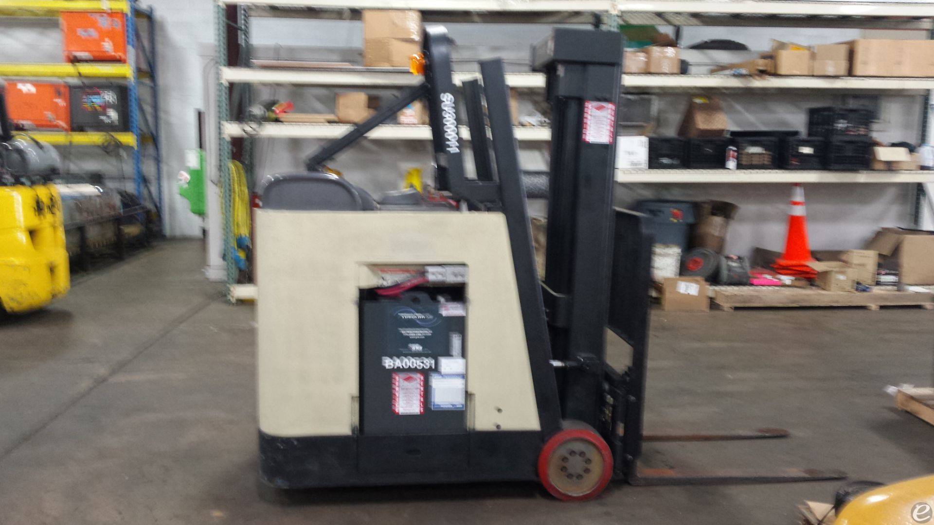 2005 Crown RC3020-35 Electric Forklift - 123Forklift