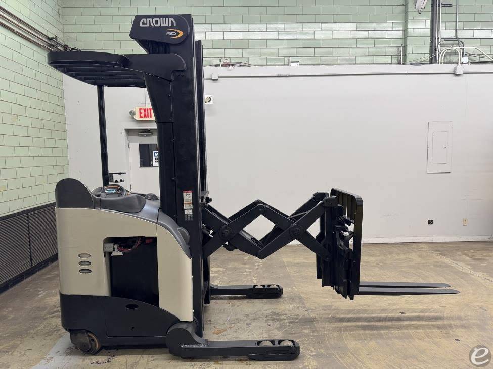 2013 Crown RD5725-30 Electric Reach...