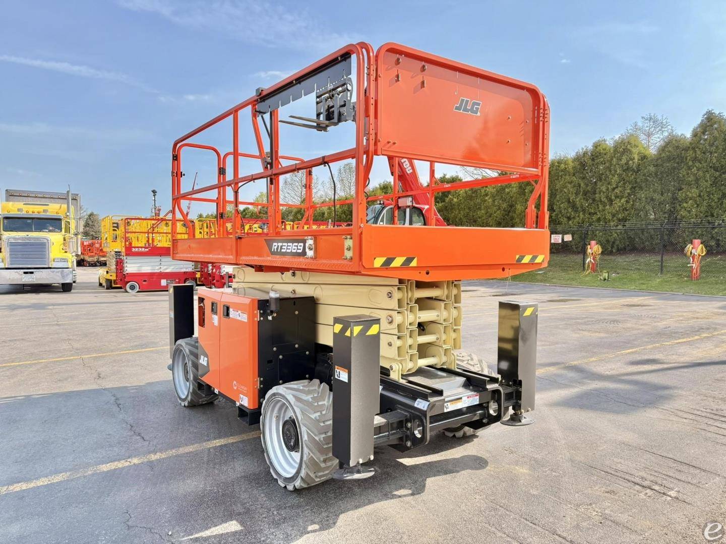 2025 JLG RT3369
