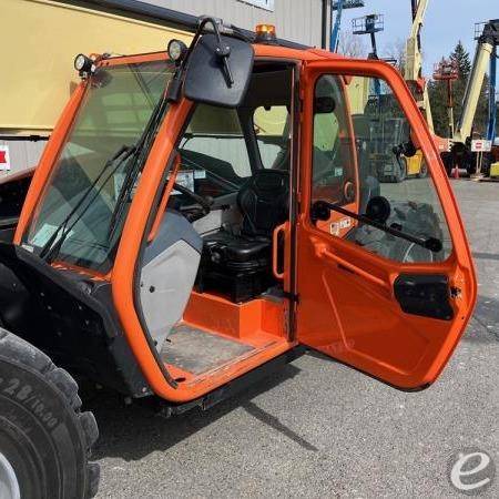 2020 JLG 1055