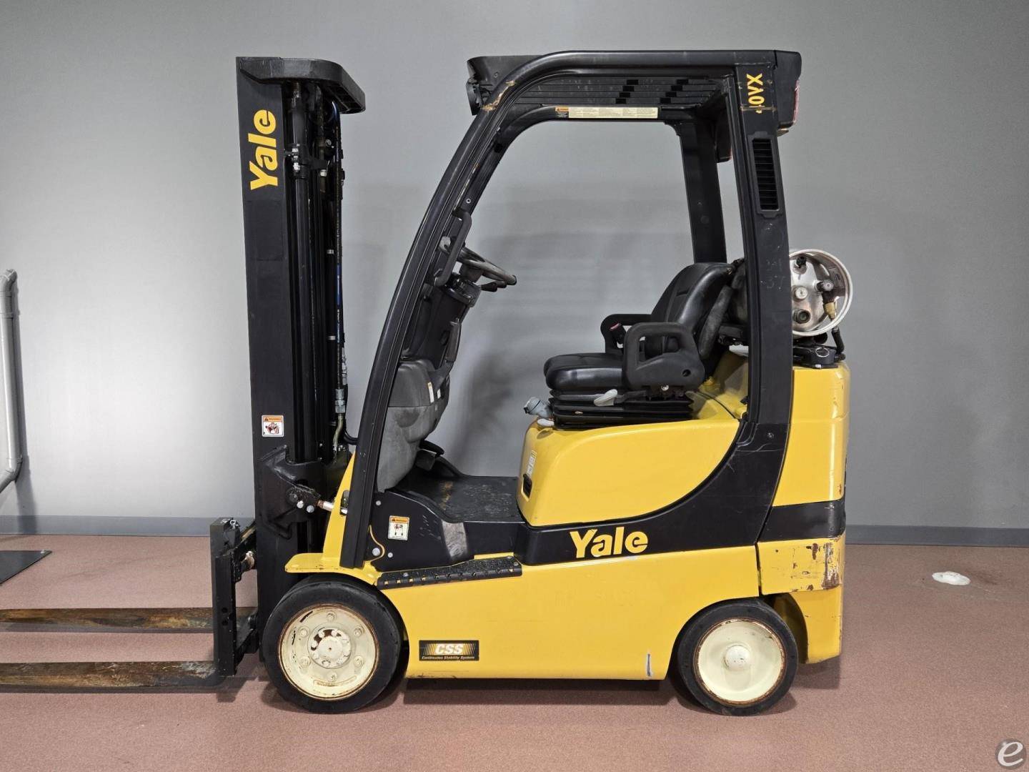 2017 Yale GLC040SVX LP Gas Forklift...