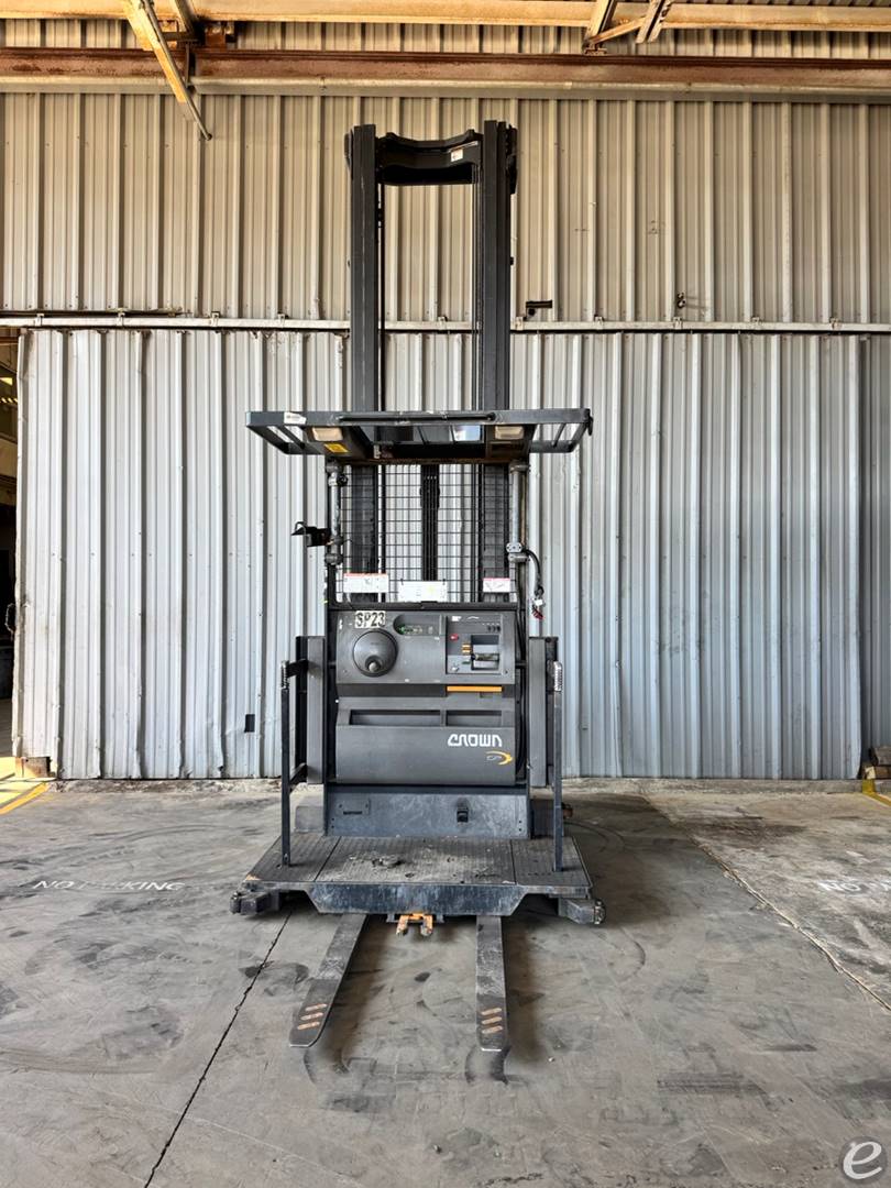 2018 Crown SP4050-30