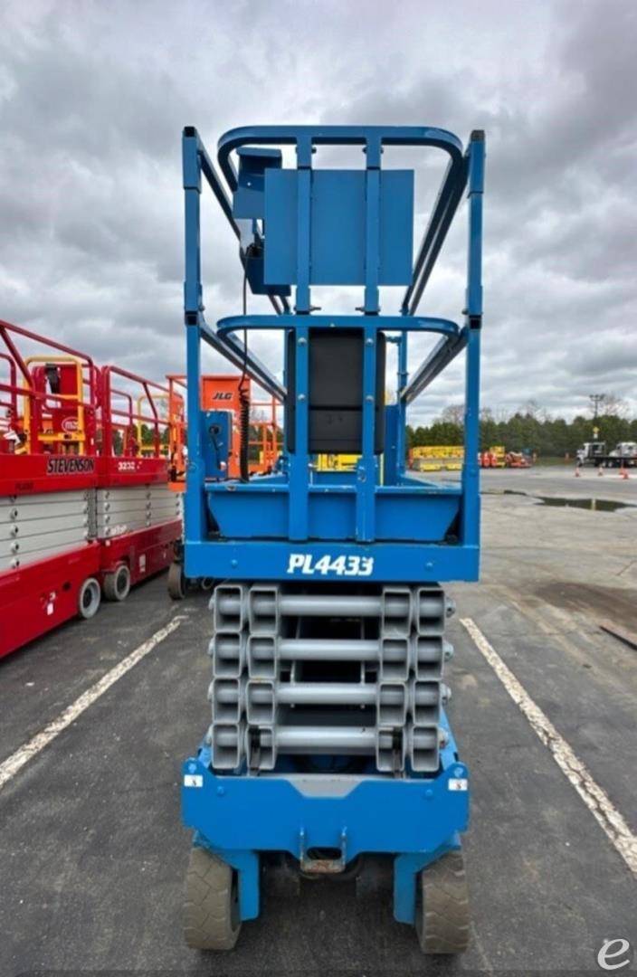 2013 Genie GS3232