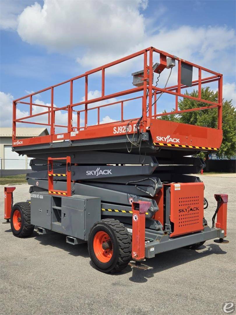 2019 Skyjack SJ9250RT Dual Fuel Scissor Lift - 123Forklift