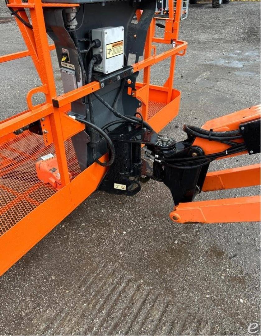 2017 JLG 660SJC