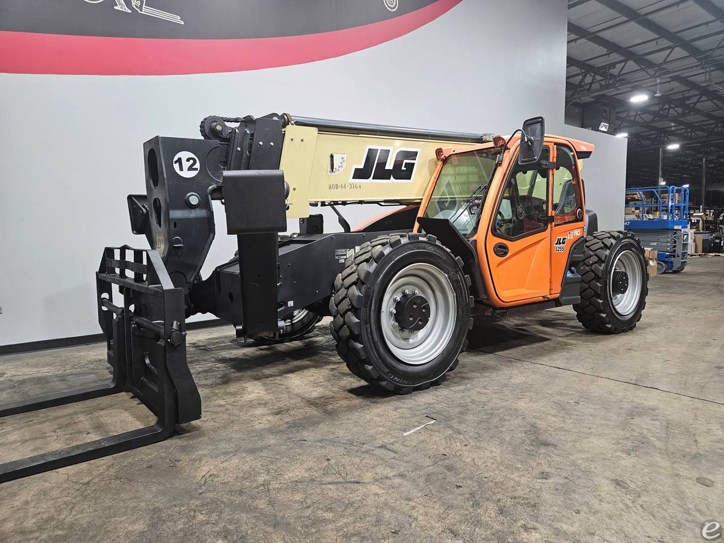 2017 JLG 1255