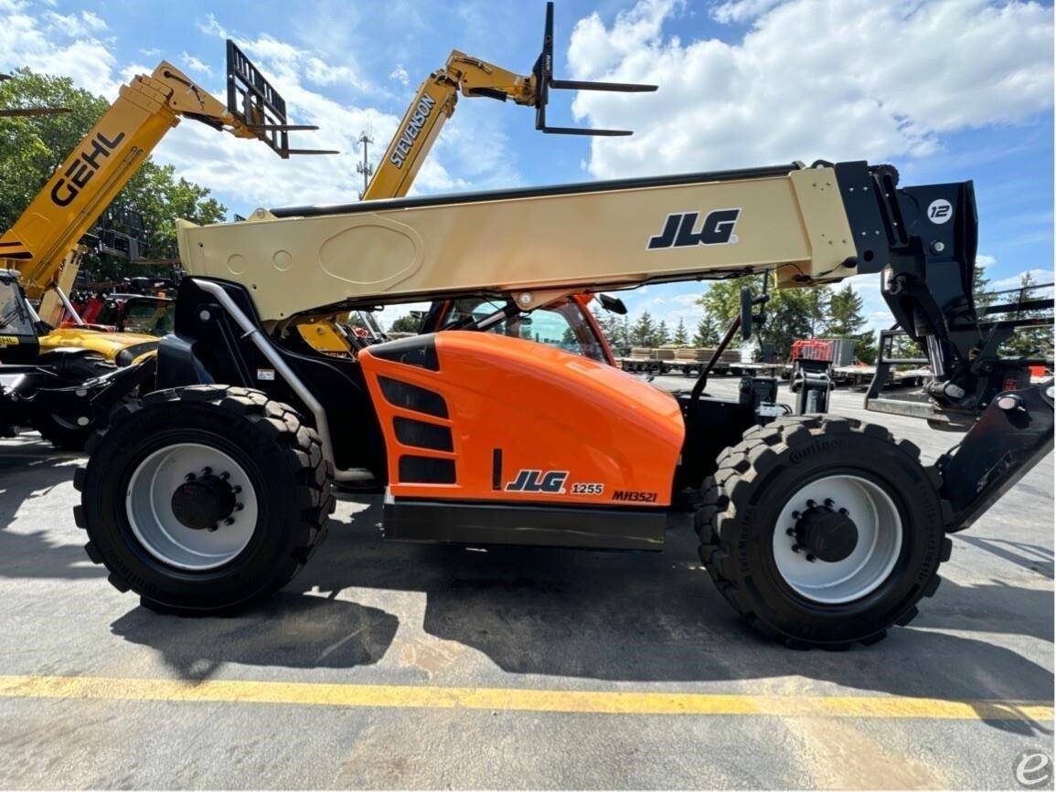 2022 JLG 1255