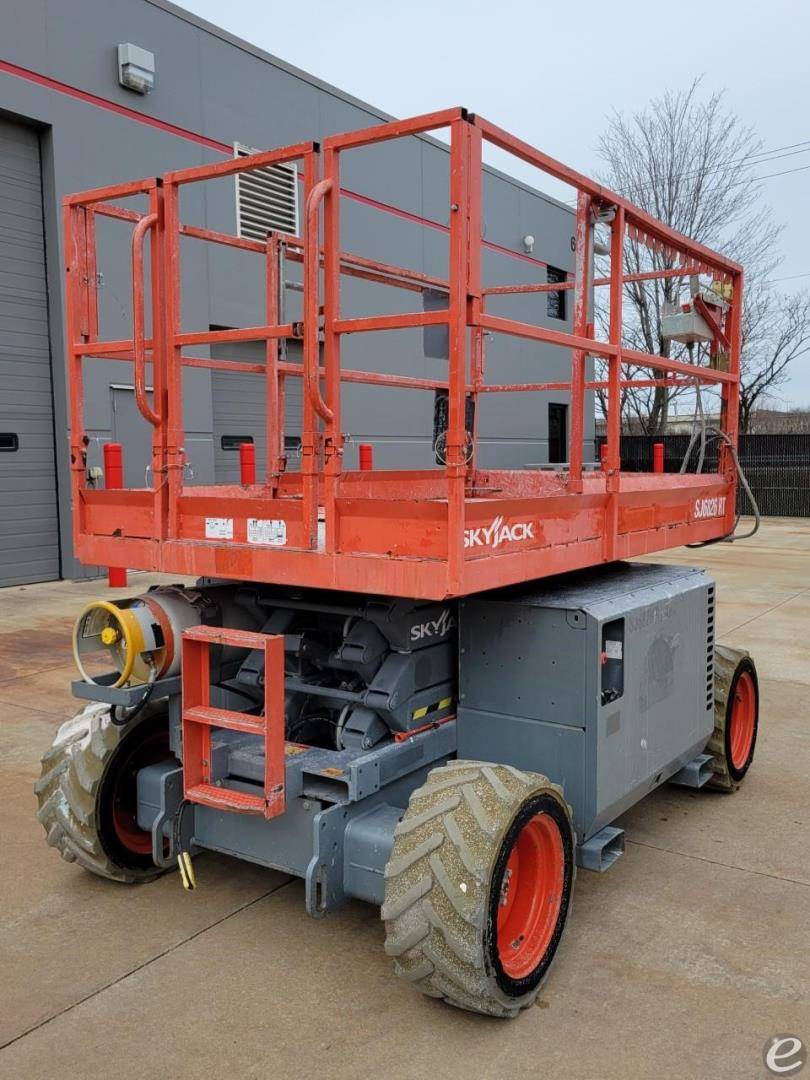 2014 Skyjack SJ6826RT Dual Fuel Scissor Lift - 123Forklift