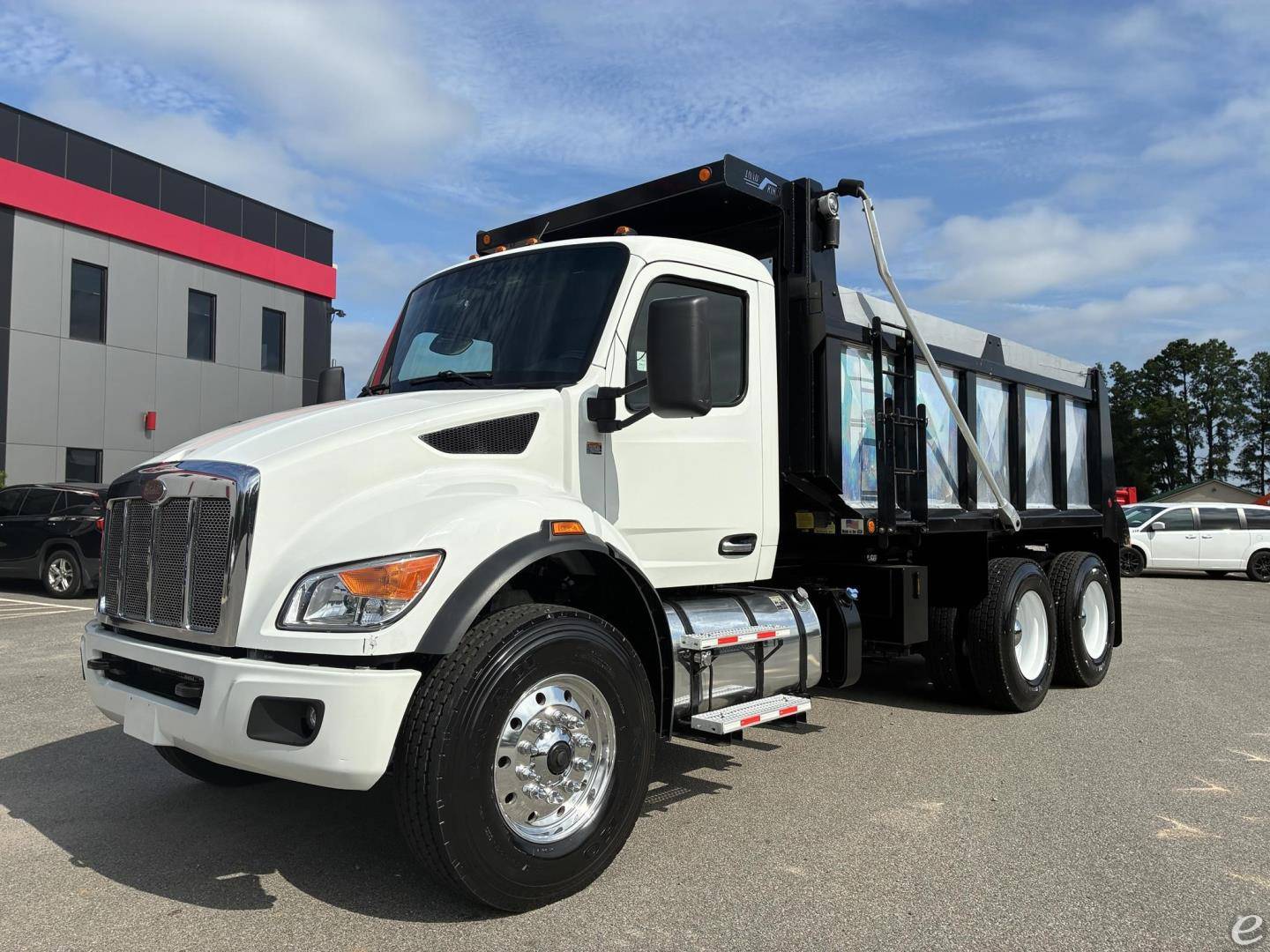 2023 Peterbilt 548