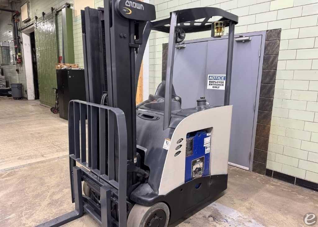 2012 Crown RC5530-30 Electric Forklift - 123Forklift