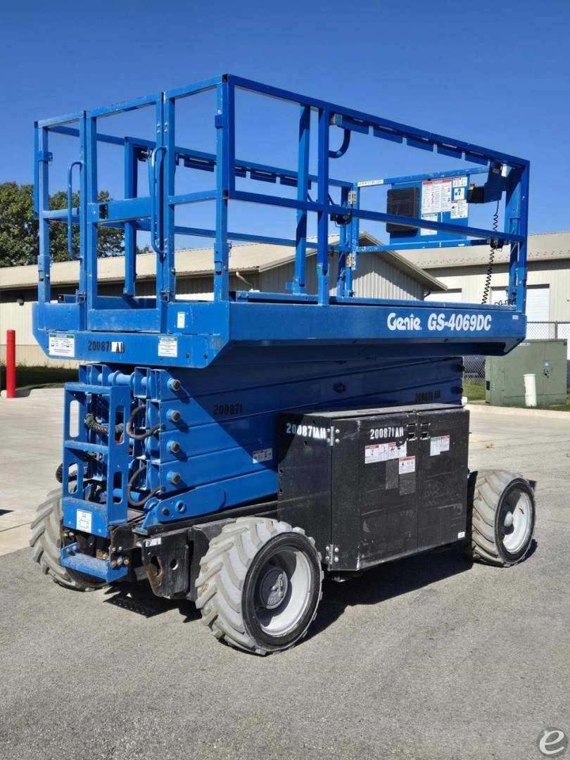 2017 Genie GS4069DC Electric Scissor Lift - 123Forklift
