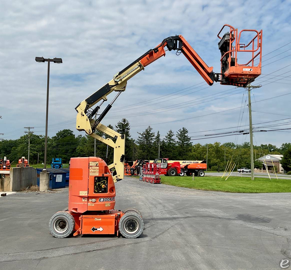 2013 JLG E300AJP