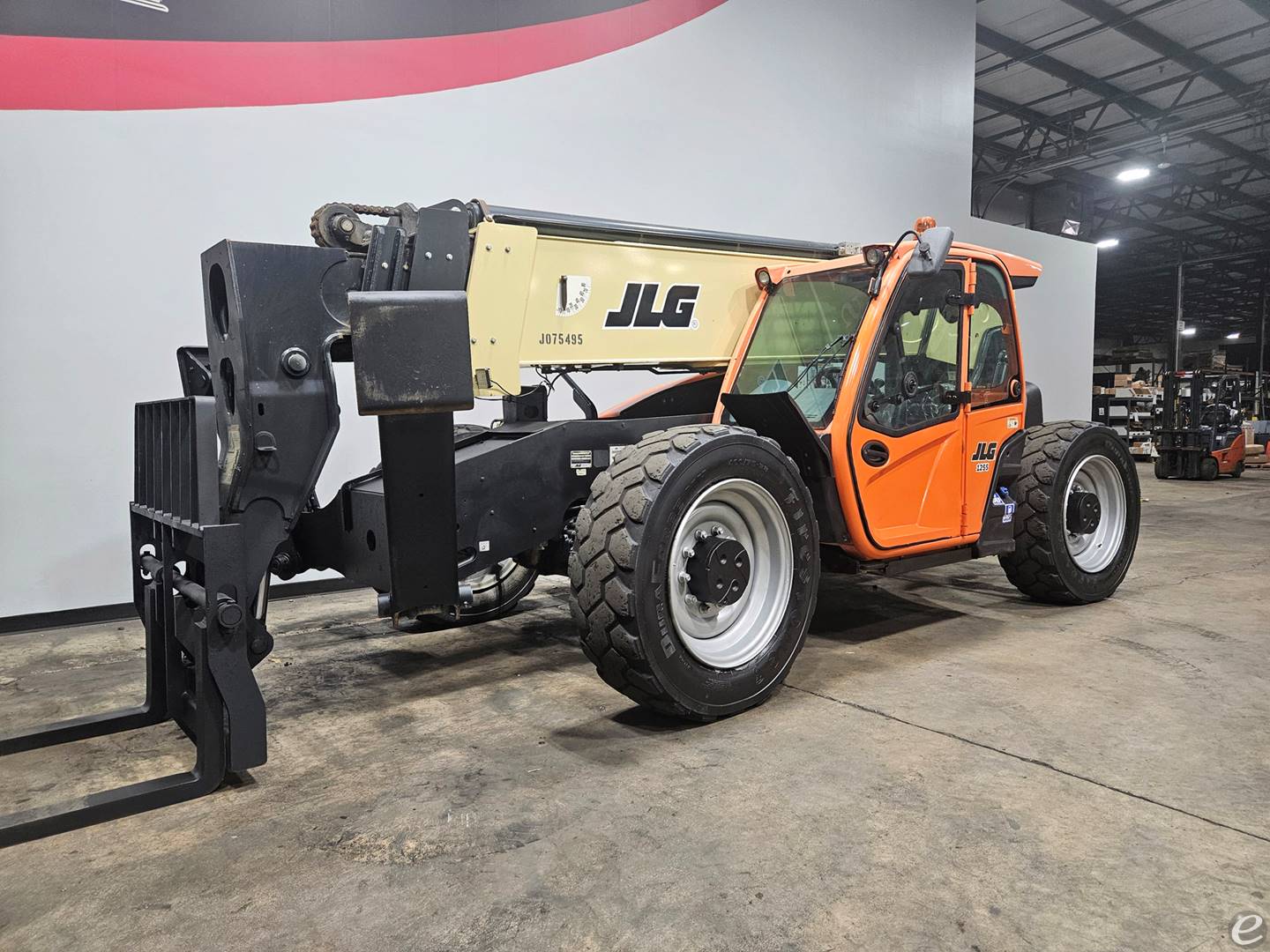 2017 JLG 1255