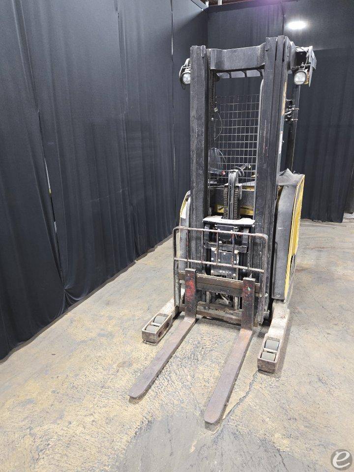 2018 Yale NR045EB