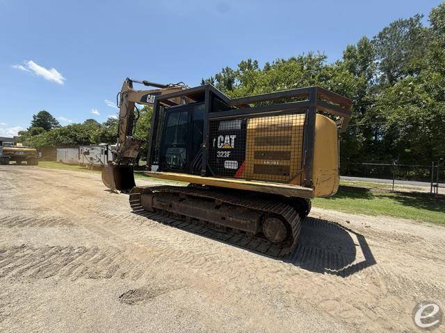 2016 Cat 323