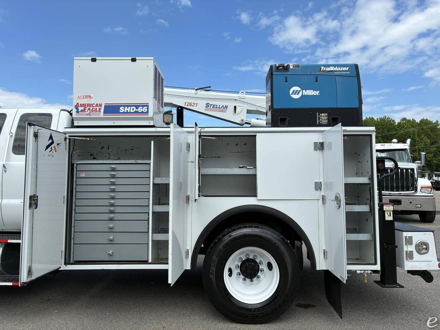 2015 Ford F750 XLT SD