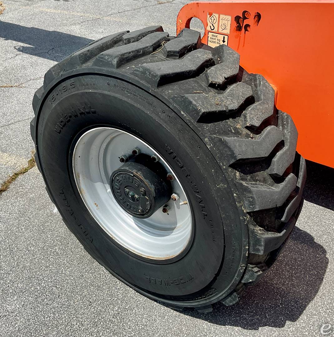 2017 JLG 660SJ