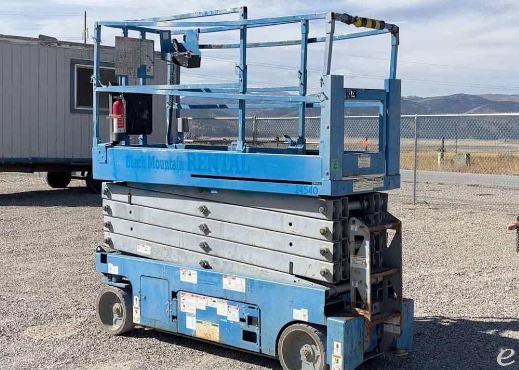 2014 Genie GS-3232 Electric Scissor Lift - 123Forklift