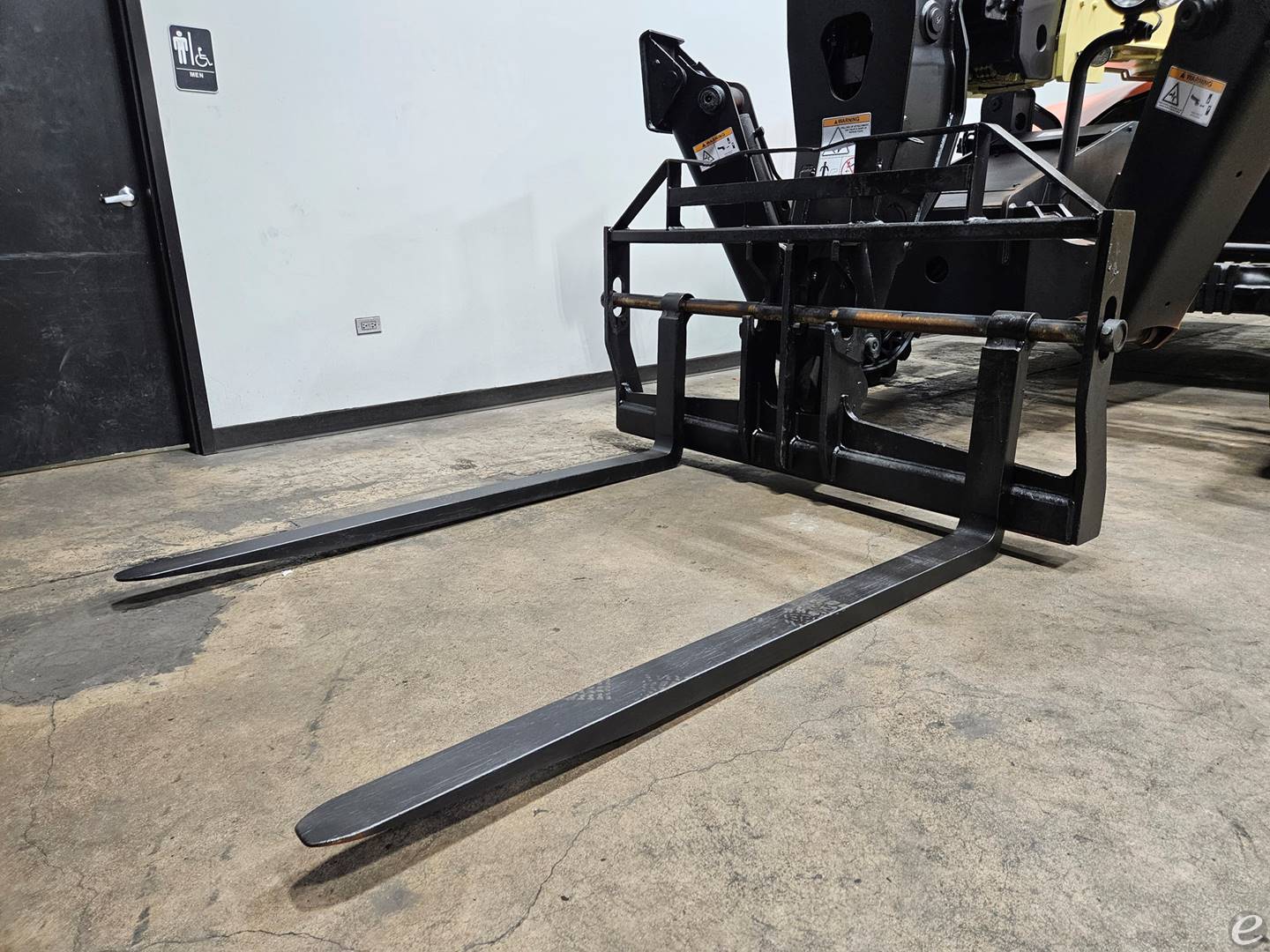 2017 JLG 1255