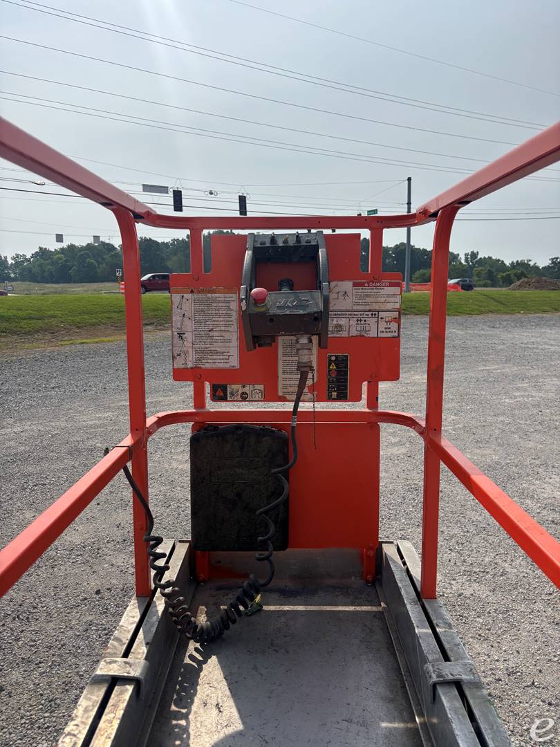 2010 JLG 1930ES