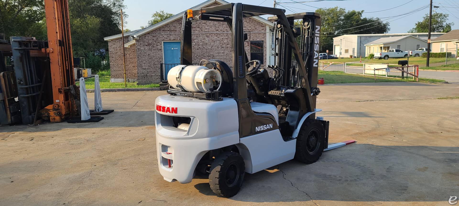 2011 Nissan MP1F2A25LV