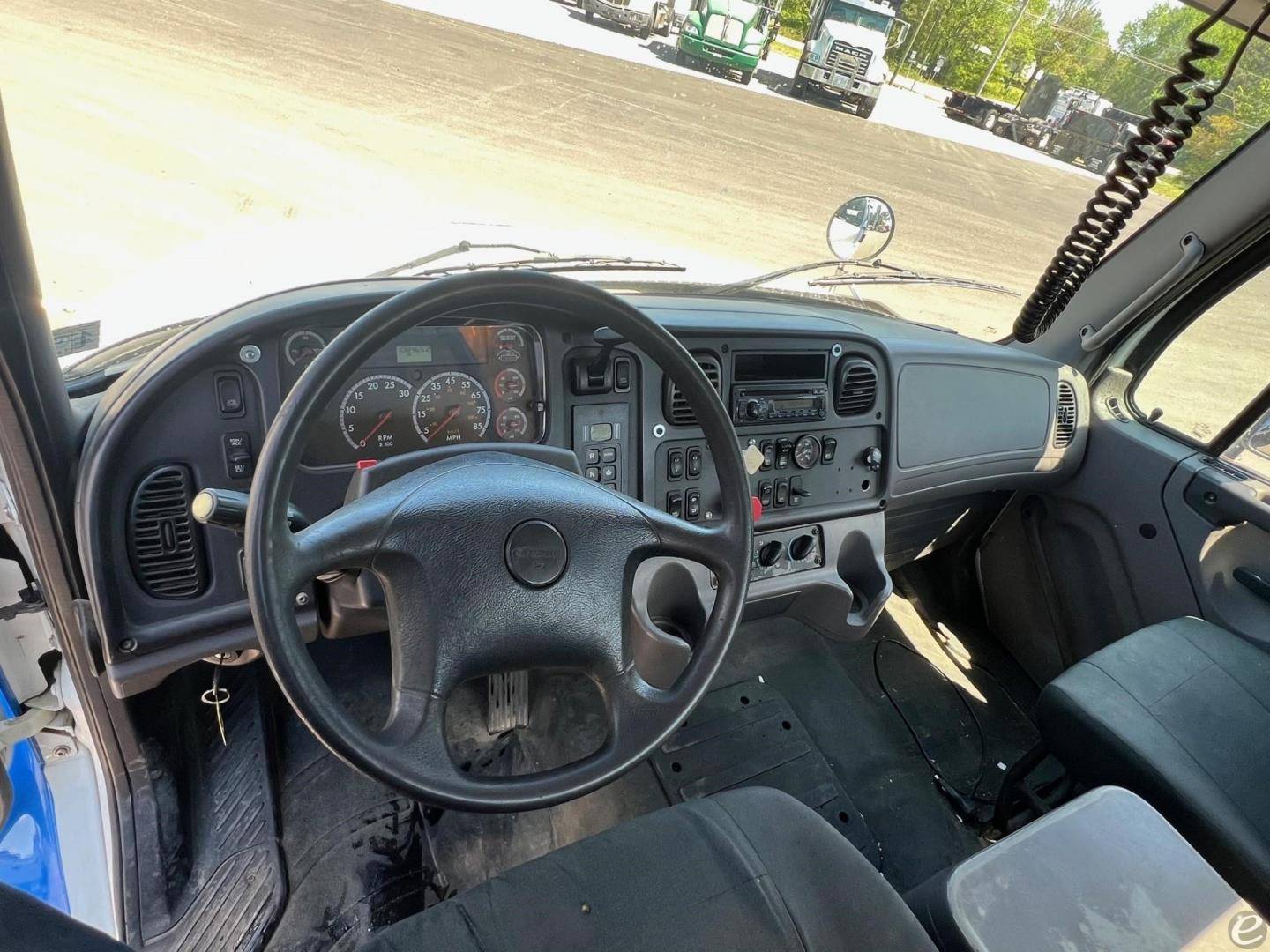 2013 Freightliner BUSINESS CLASS M2 106