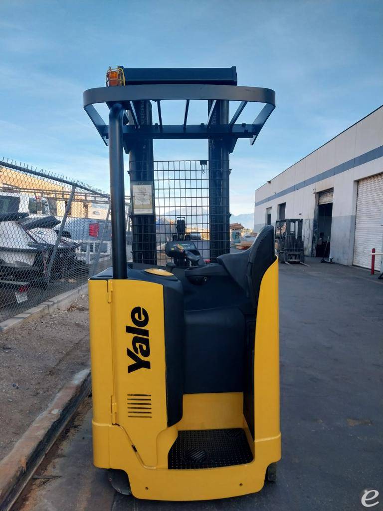 2010 Yale NR035E