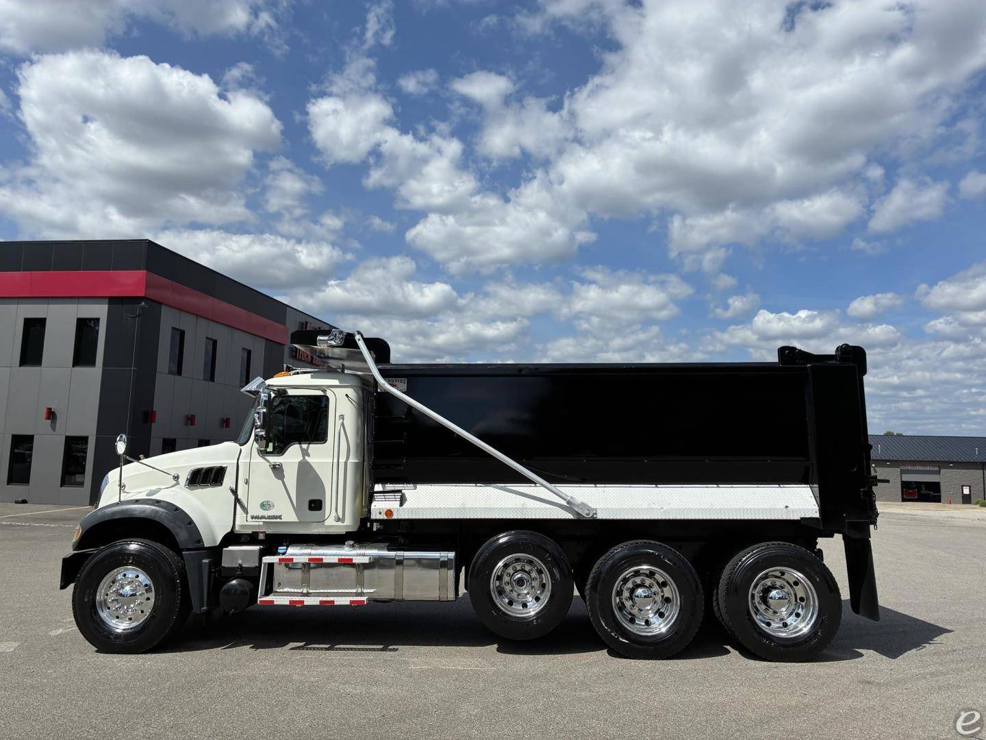 2018 Mack GRANITE GU713