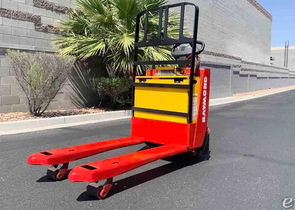 2023 Raymond 8210