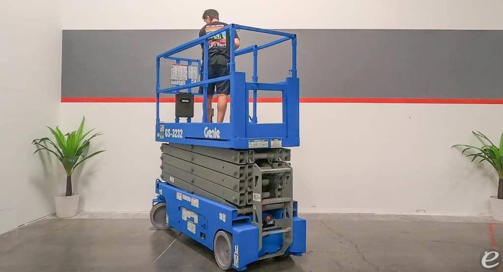 2007 Genie GS-3232