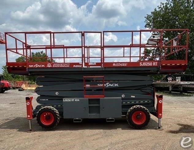 2015 Skyjack SJ9250RT