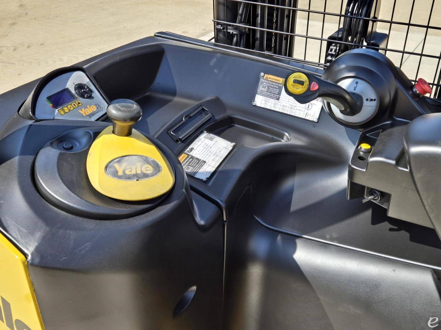 2019 Yale NR045EB