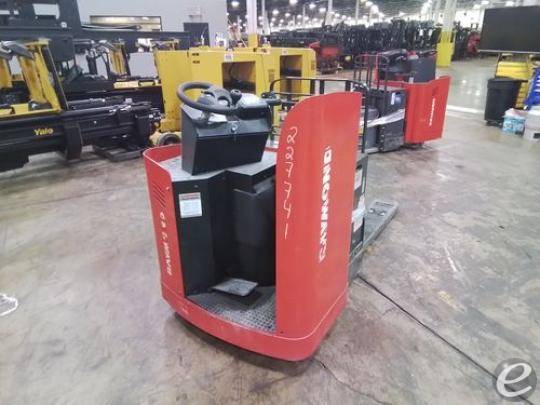 2019 Raymond 8900