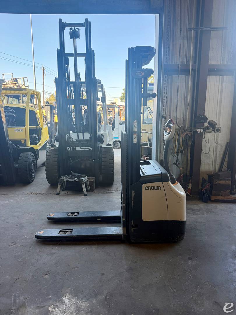 2021 Crown ES4000