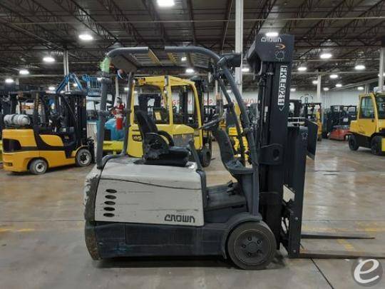 2016 Crown SC5245-40 Electric Forkl...