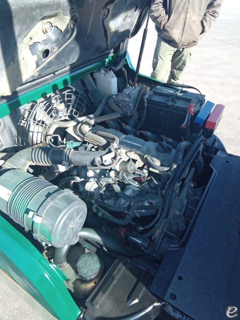 2013 Mitsubishi FG25N