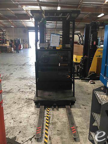 2006 Crown SP3420-30 Electric Order Picker - 123Forklift