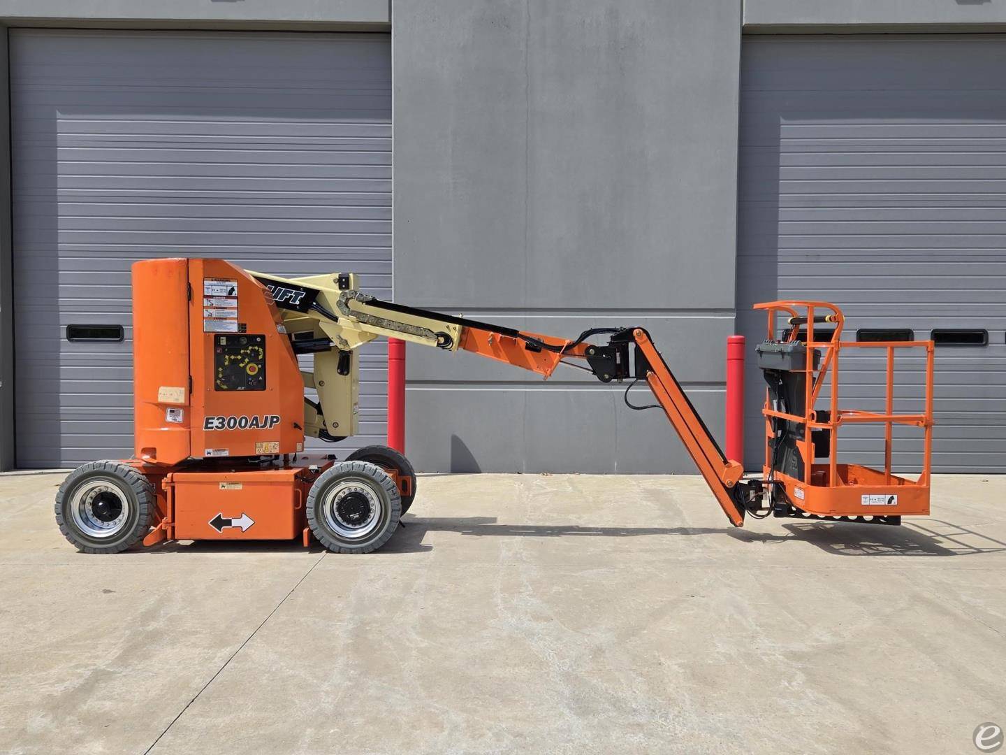 2016 JLG E300AJP