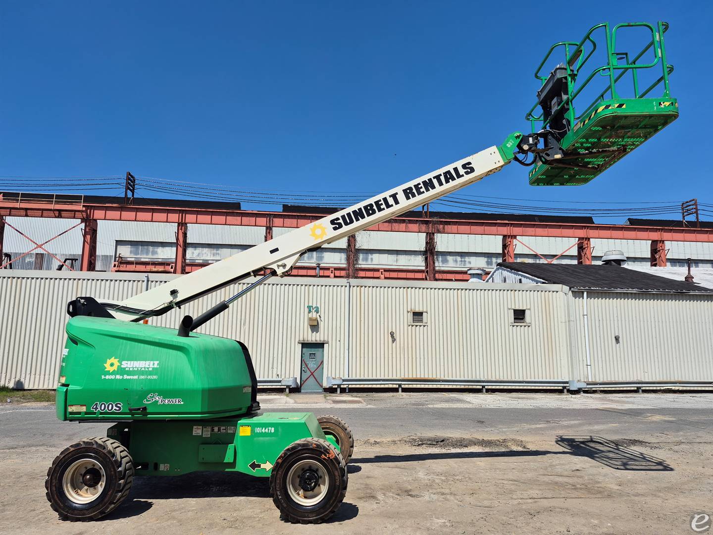 2017 JLG 400S