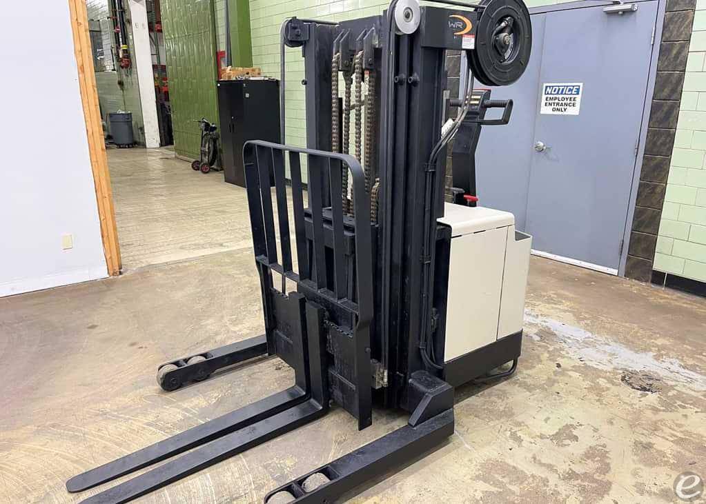 2005 Crown 30WRTT Electric Forklift - 123Forklift