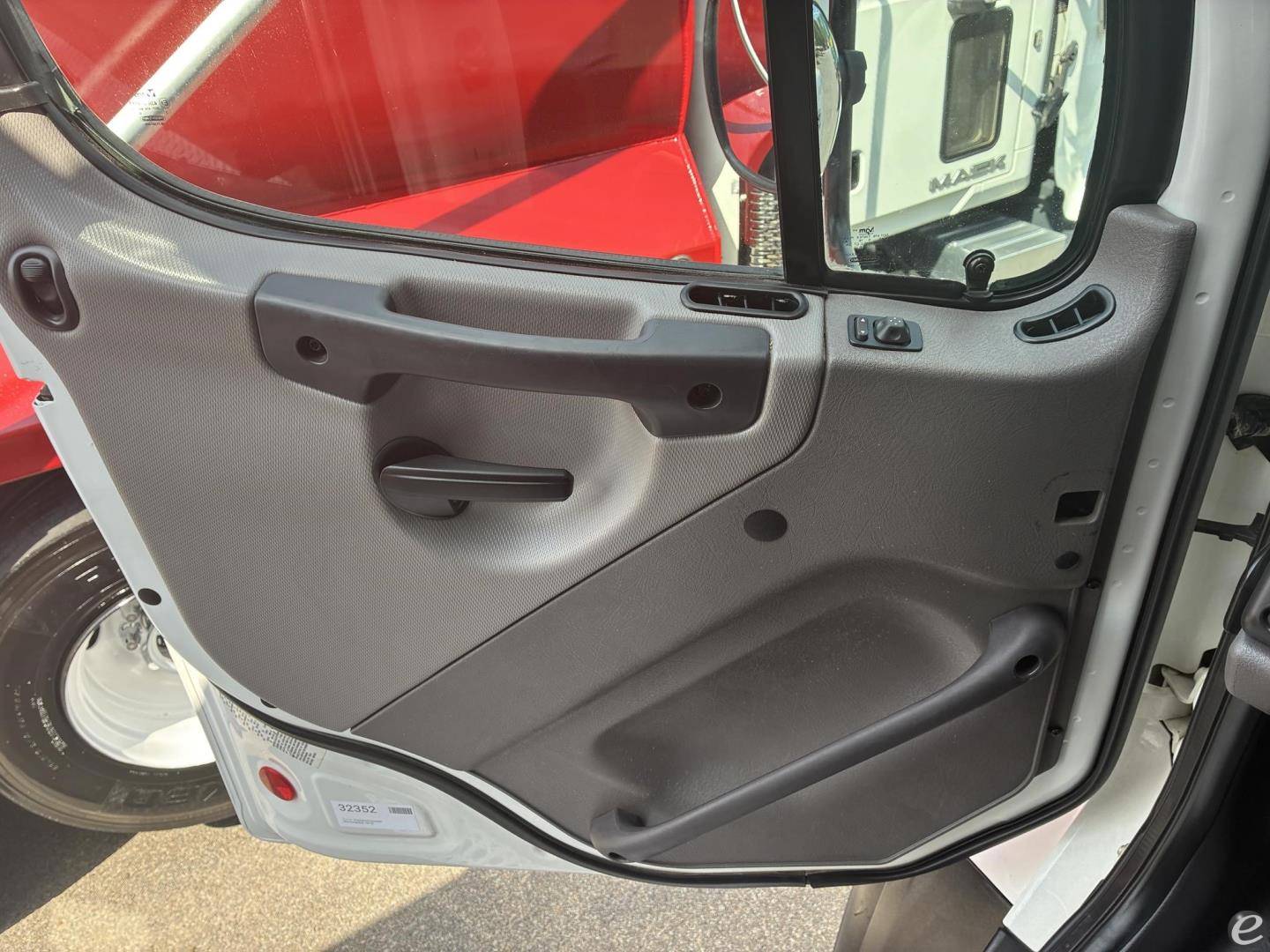 2023 Freightliner 108SD