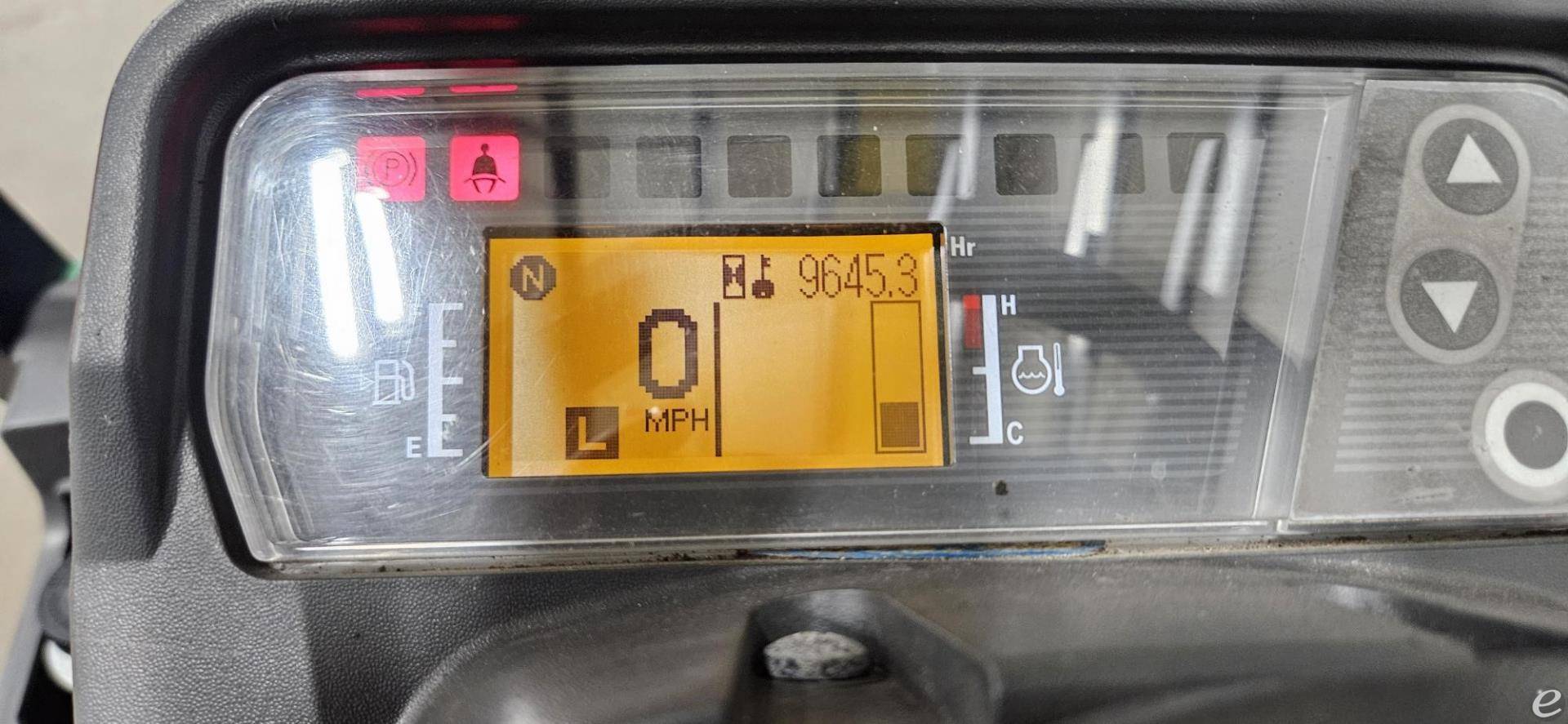 2015 Mitsubishi FGC25N