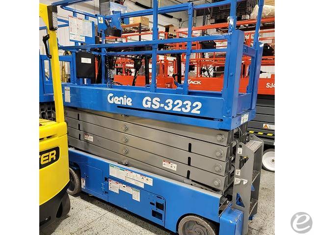2015 Genie GS-3232 Electric Scissor...