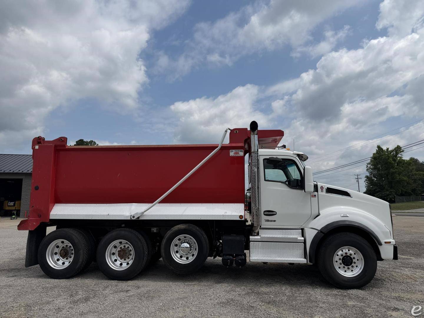 2023 Kenworth T880