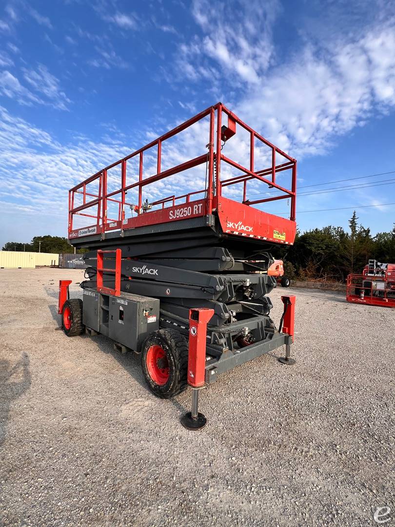 2016 Skyjack SJ9250RT