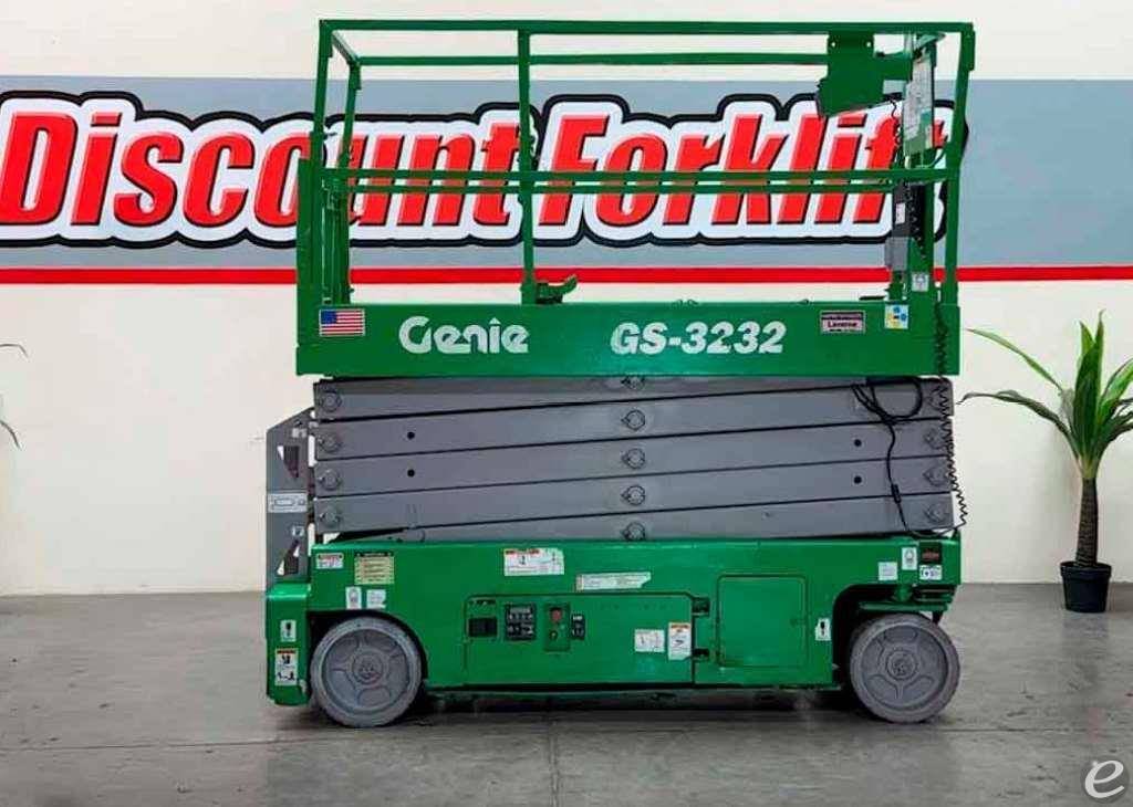 2016 Genie GS-3232 Electric Scissor...