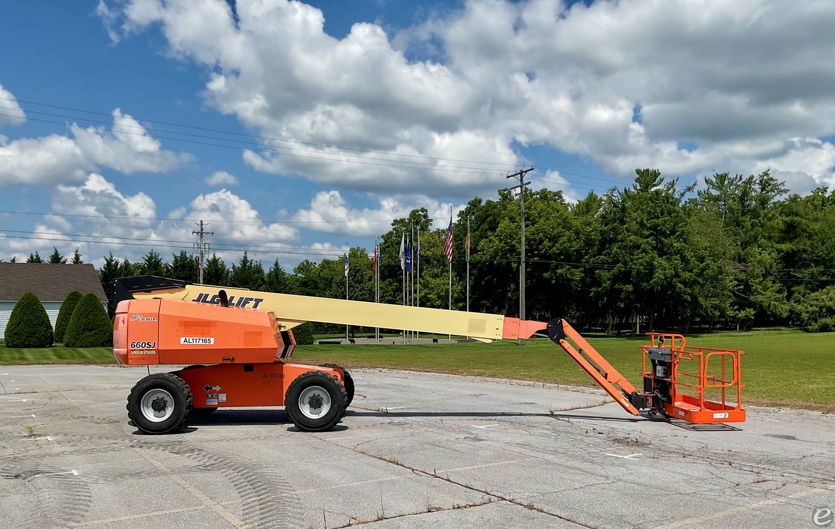 2017 JLG 660SJ